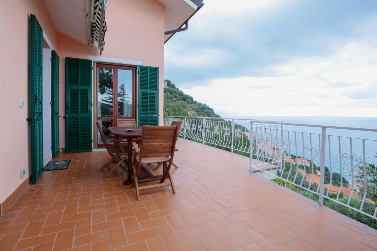 Villa Gio - Terrazza Nel Blu Bergeggi Extérieur photo